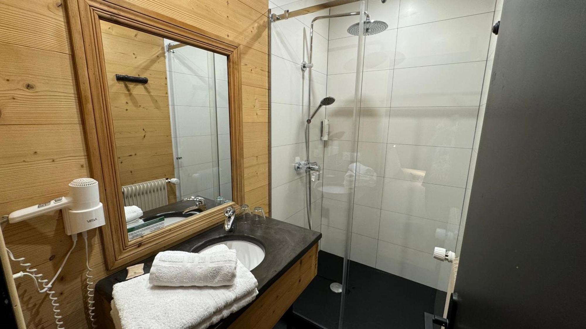 Hotel-Spa Le Morillon Charme & Caractere Exterior photo
