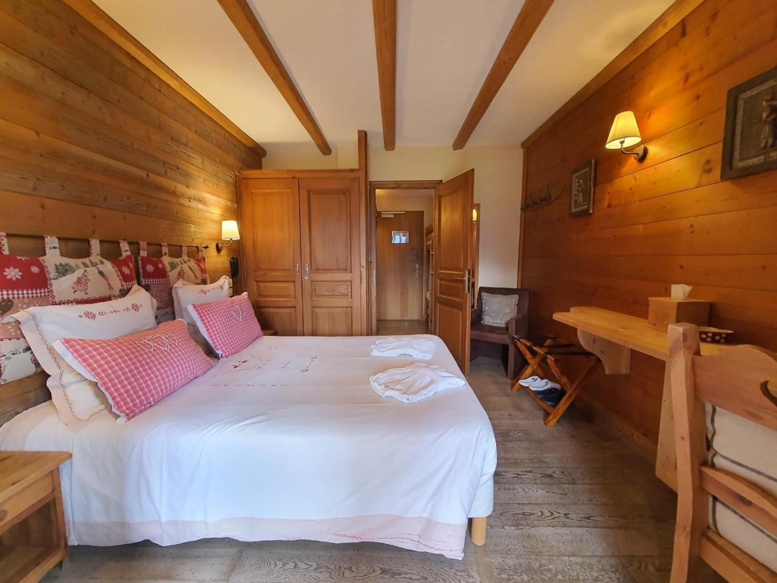 Hotel-Spa Le Morillon Charme & Caractere Exterior photo
